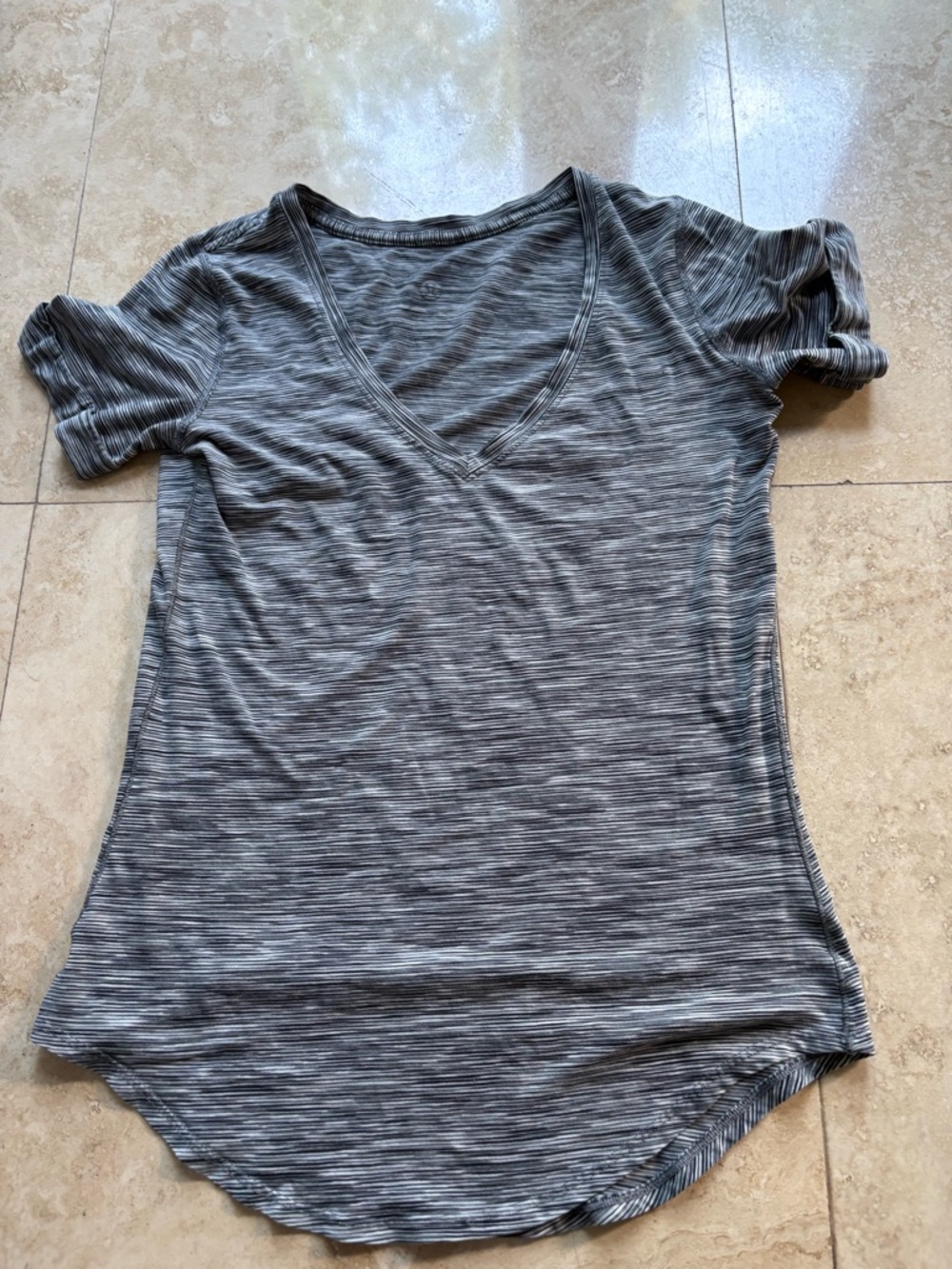 lululemon athletica Heathered Gray V-Neck Short Sleeve Tee